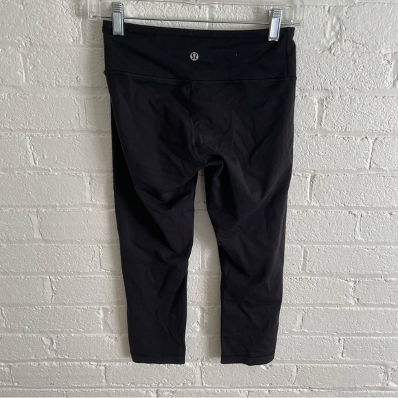 Lululemon Capris Sz 4 Black - Picture 2 of 4